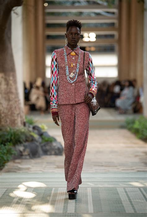 defile chanel a dakar|2022/23 Métiers d'art CHANEL – DAKAR — CHANEL Shows.